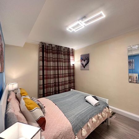 Posh 2-Bedroom, Living Room, Kitchen & 1.5 Bathroom Лондон Экстерьер фото