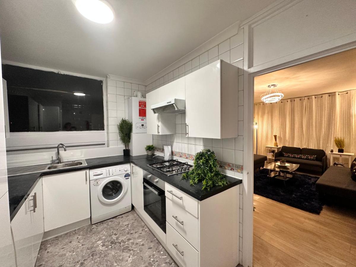 Posh 2-Bedroom, Living Room, Kitchen & 1.5 Bathroom Лондон Экстерьер фото