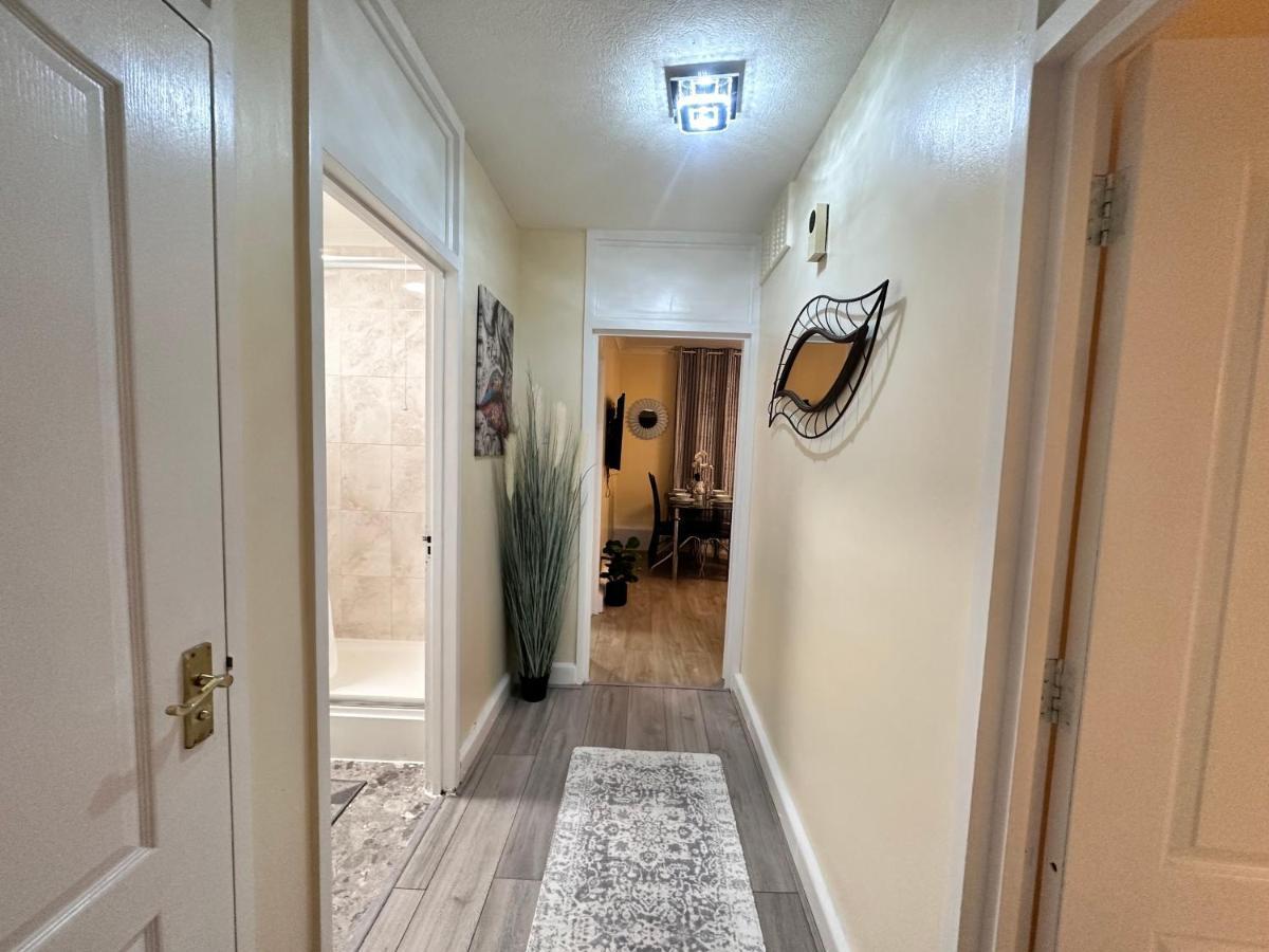 Posh 2-Bedroom, Living Room, Kitchen & 1.5 Bathroom Лондон Экстерьер фото
