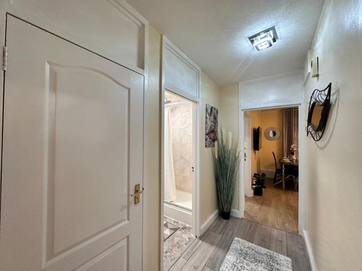 Posh 2-Bedroom, Living Room, Kitchen & 1.5 Bathroom Лондон Экстерьер фото